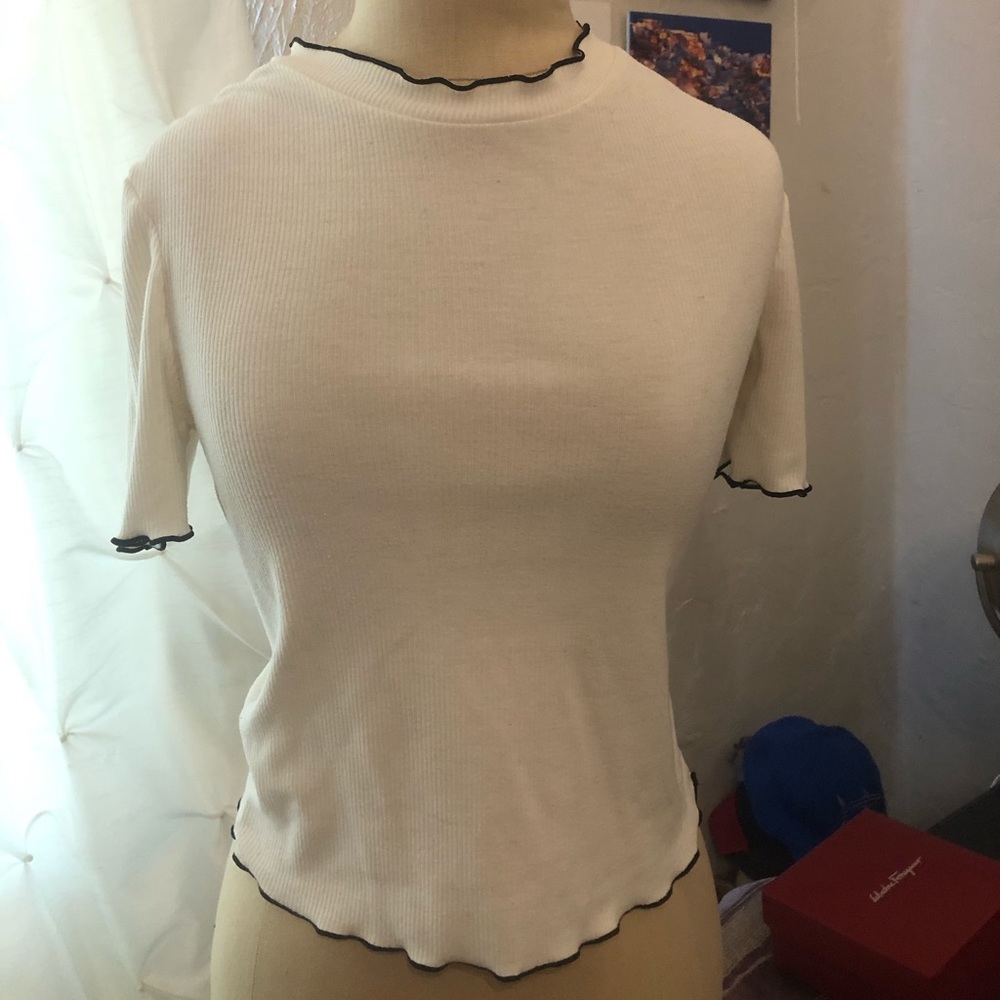 Spring/Summer White Zara T-shirt w/black hemline